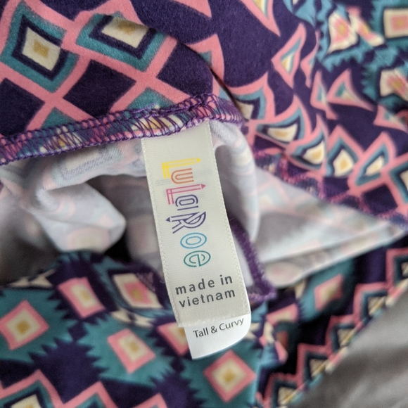 LuLaRoe Tall and Curvy leggings - Picture 2 of 2